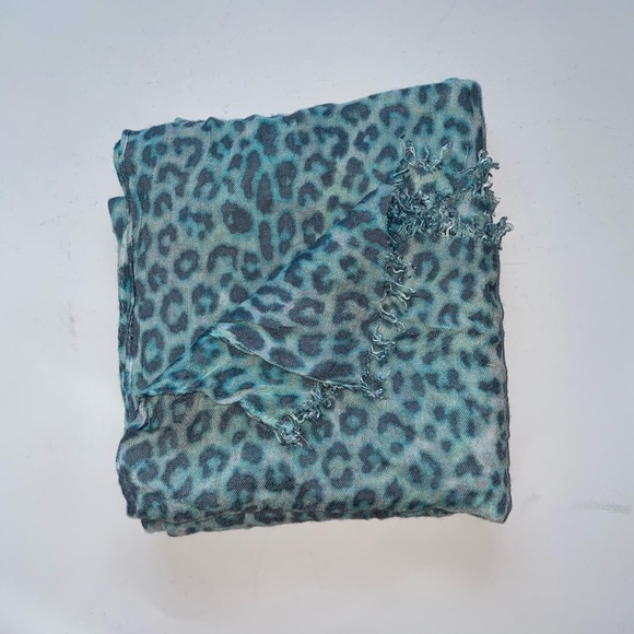 Scarfs - Picture 7 of 7